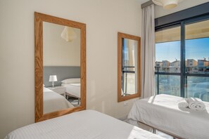 Iron/ironing board, travel cot, WiFi, bed sheets - Cosmo Beach Serenity (Estepona)