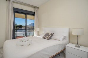 Iron/ironing board, travel cot, WiFi, bed sheets - Cosmo Beach Serenity (Estepona)