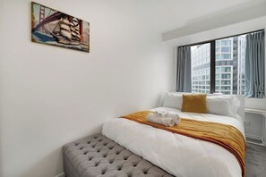 2 bedrooms, desk, iron/ironing board, WiFi - CBD 2-Bedroom Apt near Hospital and K`Rd (Auckland CBD)