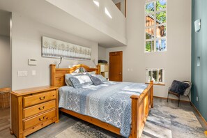 4 bedrooms, iron/ironing board, internet, bed sheets