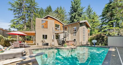 Spacious home w/ private pool & hot tub, game room - amazing location