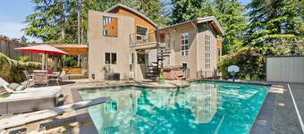 Spacious home w/ private pool & hot tub, game room - amazing location