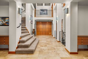 Interior - Spacious home w/ private pool & hot tub, game room - amazing location (Tacoma)