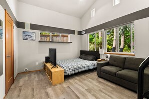 Iron/ironing board, internet, bed sheets