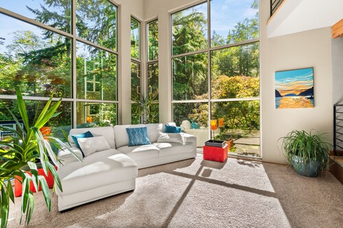 Spacious home w/ private pool & hot tub, game room - amazing location