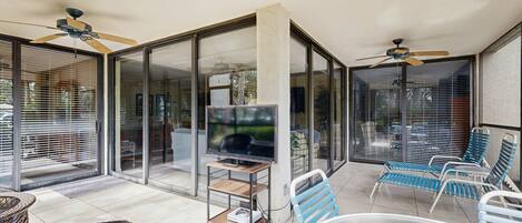 屋外ダイニングエリア