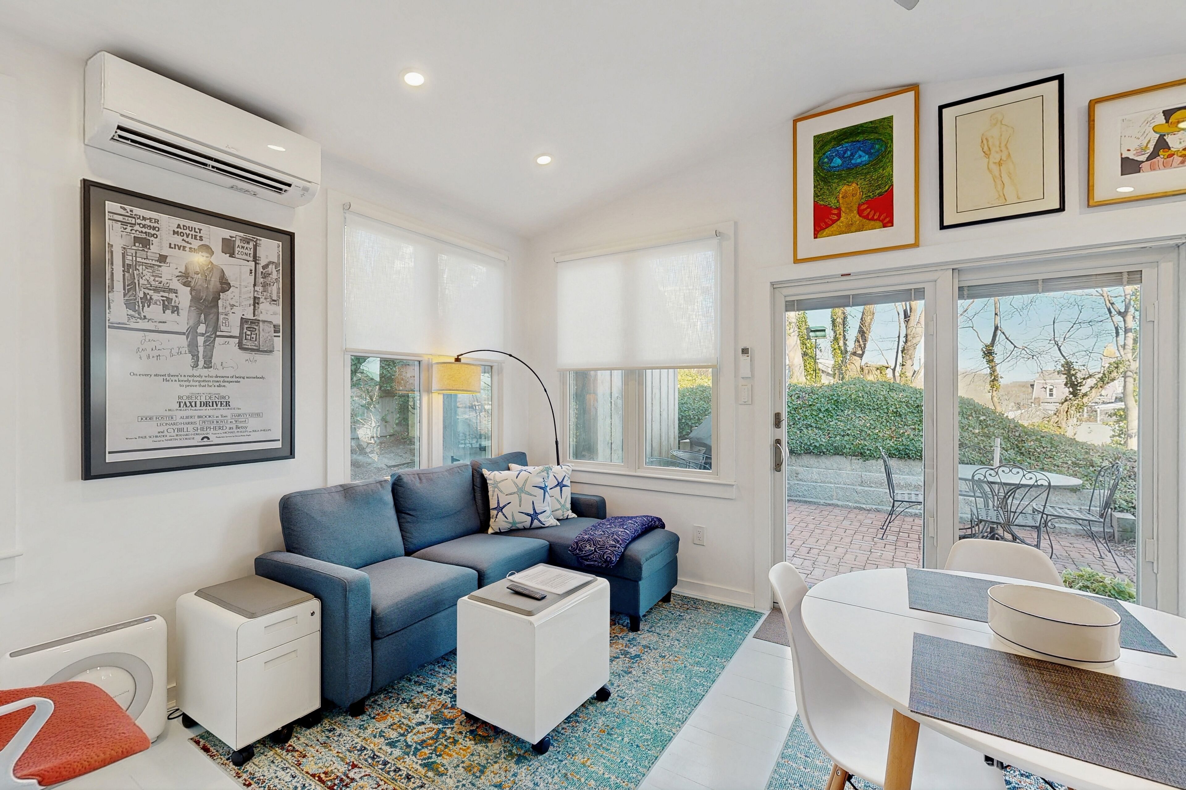 Télévision, livres, chaîne hi-fi