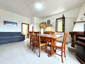 Living area - " Comfort Apartments Superior " (Bari Sardo)