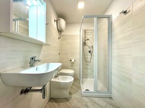 Bathroom - " Comfort Apartments " (Bari Sardo)