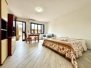 Room - " Comfort Apartments " (Bari Sardo)