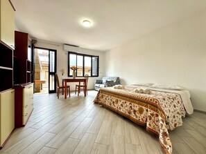 Room - " Comfort Apartments " (Bari Sardo)