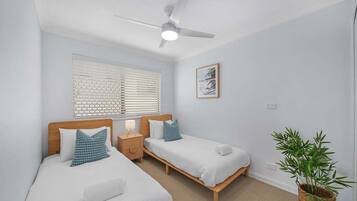 Iron/ironing board, bed sheets