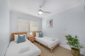 Fer et planche à repasser, draps fournis