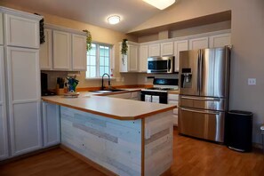 Refrigerador, microondas, horno, placa de cocina