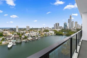 Property grounds - Luxury 2BR Surfers Paradise Riverfront Retreat (Surfers Paradise)