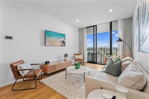 TV - Luxury 2BR Surfers Paradise Riverfront Retreat (Surfers Paradise)