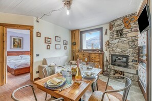 Honeymoon appartement, meerdere slaapkamers (Luna apartment Baita Ayana) | Dineren