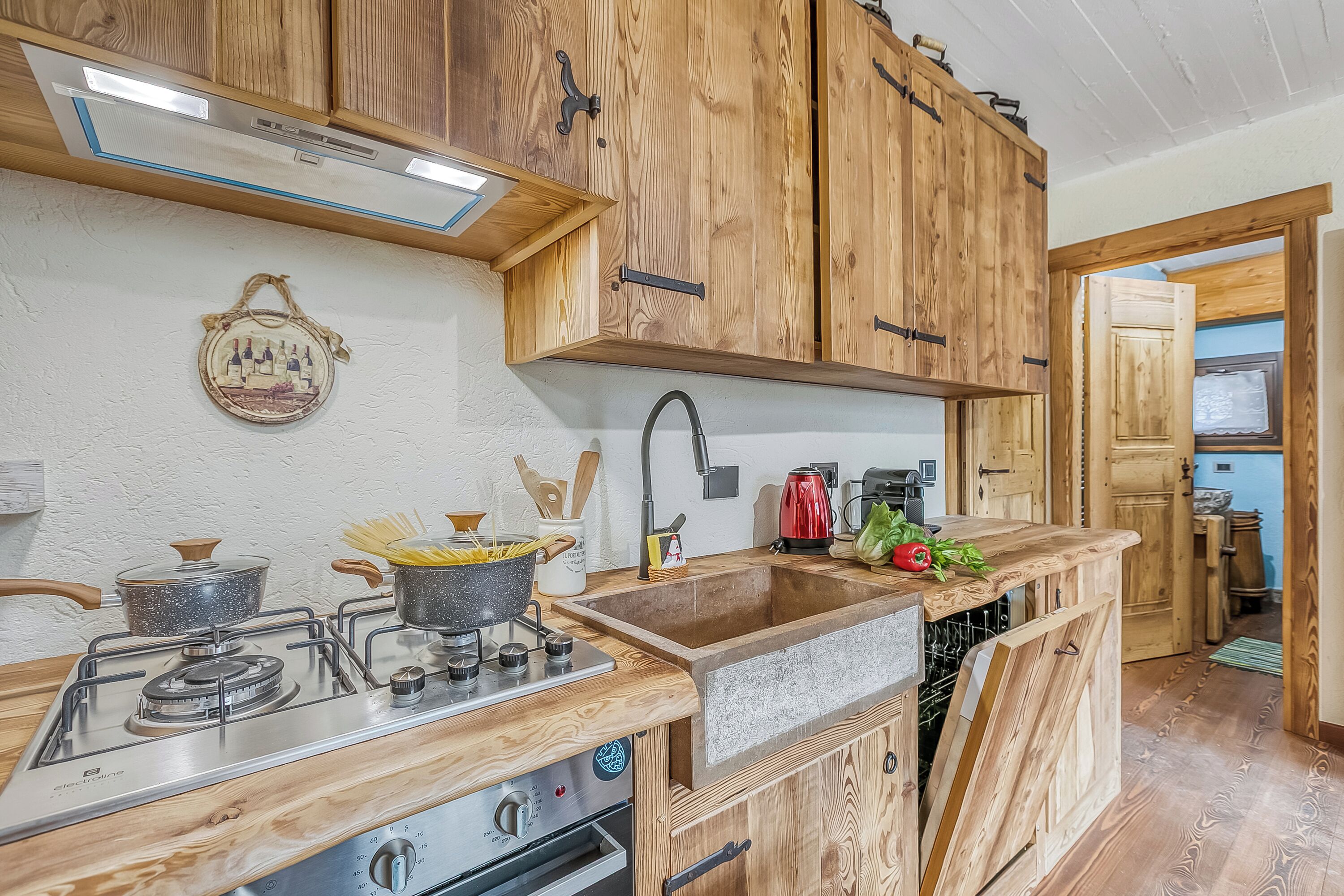 Fridge, oven, stovetop, dishwasher