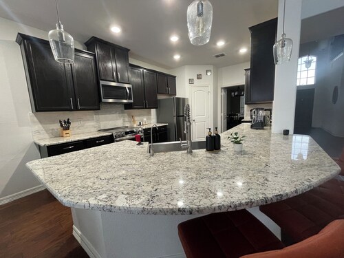 Spacious 6-bedroom house in charming Little Elm with King beds