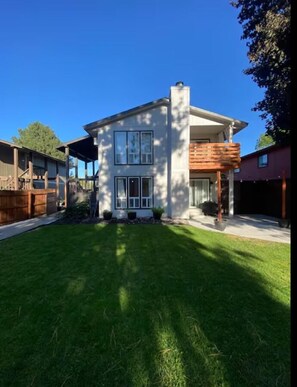 Exterior - Clean, quiet, 2-bedroom South Hill rental with a Garage. Conveniently located. (Spokane)