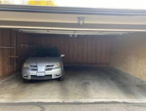 Property grounds - Clean, quiet, 2-bedroom South Hill rental with a Garage. Conveniently located. (Spokane)