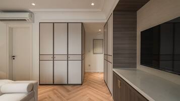 Apartamento Deluxe, 2 habitaciones, bañera, vistas a la ciudad | Ropa de cama de alta calidad y edredones de plumas