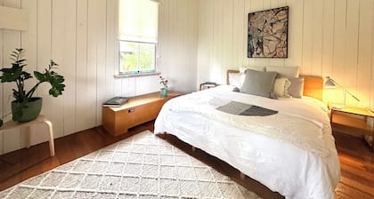 Treefeller’s Cottage Eumundi - 3 bedroom house directly across from the markets