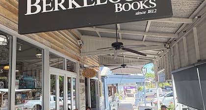 Treefeller’s Cottage Eumundi - 3 bedroom house directly across from the markets