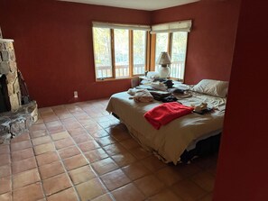 4 bedrooms, WiFi, bed sheets - Awesome 4-bedroom house with AC in Big Bear Lake (Big Bear Lake)
