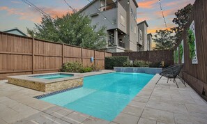 Pool - Downtown Houston-Private Pool, Hot Tub & Game Room (Houston)