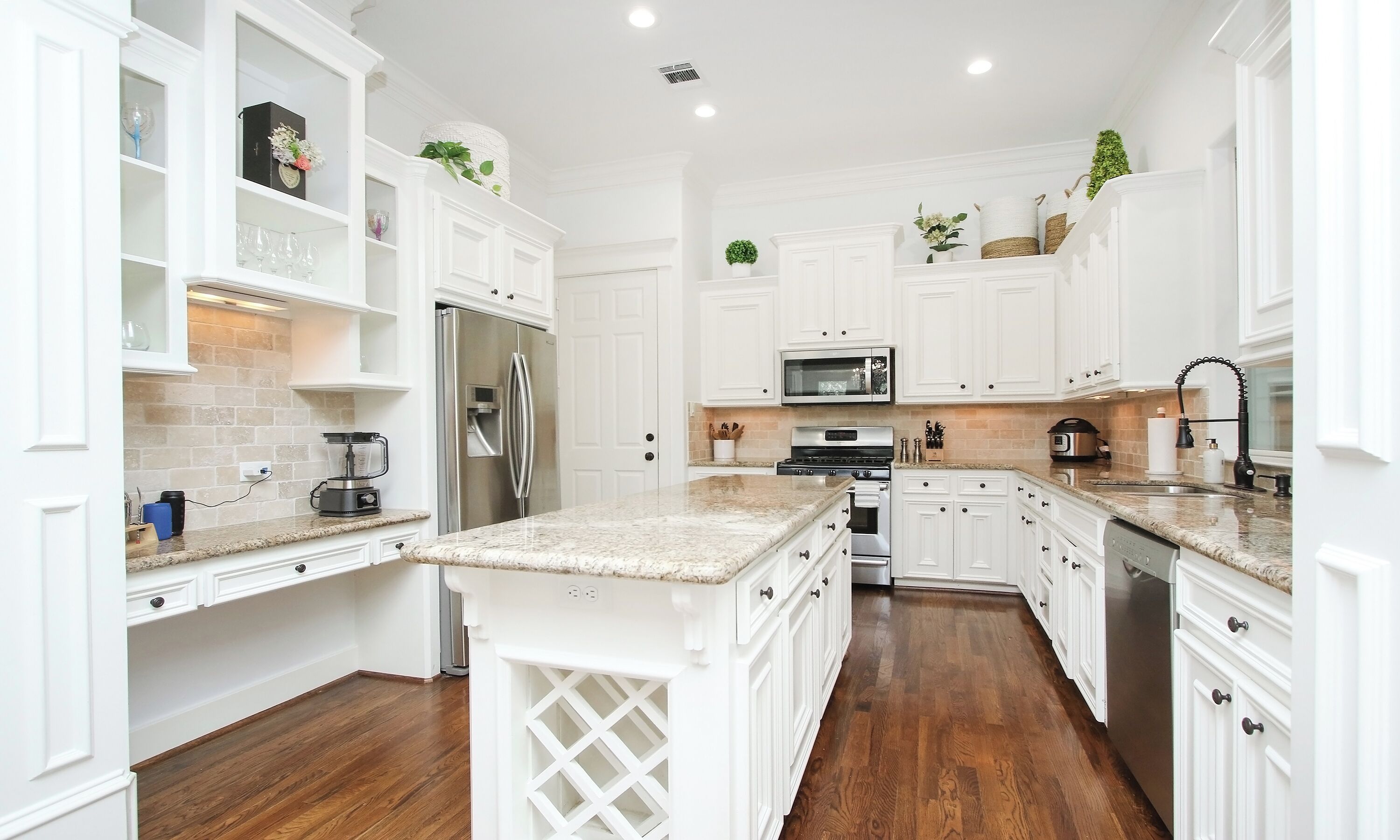 Mikrowelle, Ofen, Herdplatte, Geschirrspüler