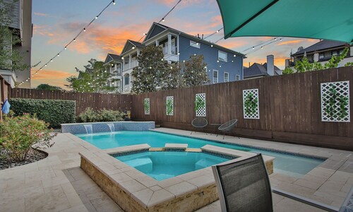 Downtown Houston-Private Pool, Hot Tub & Game Room