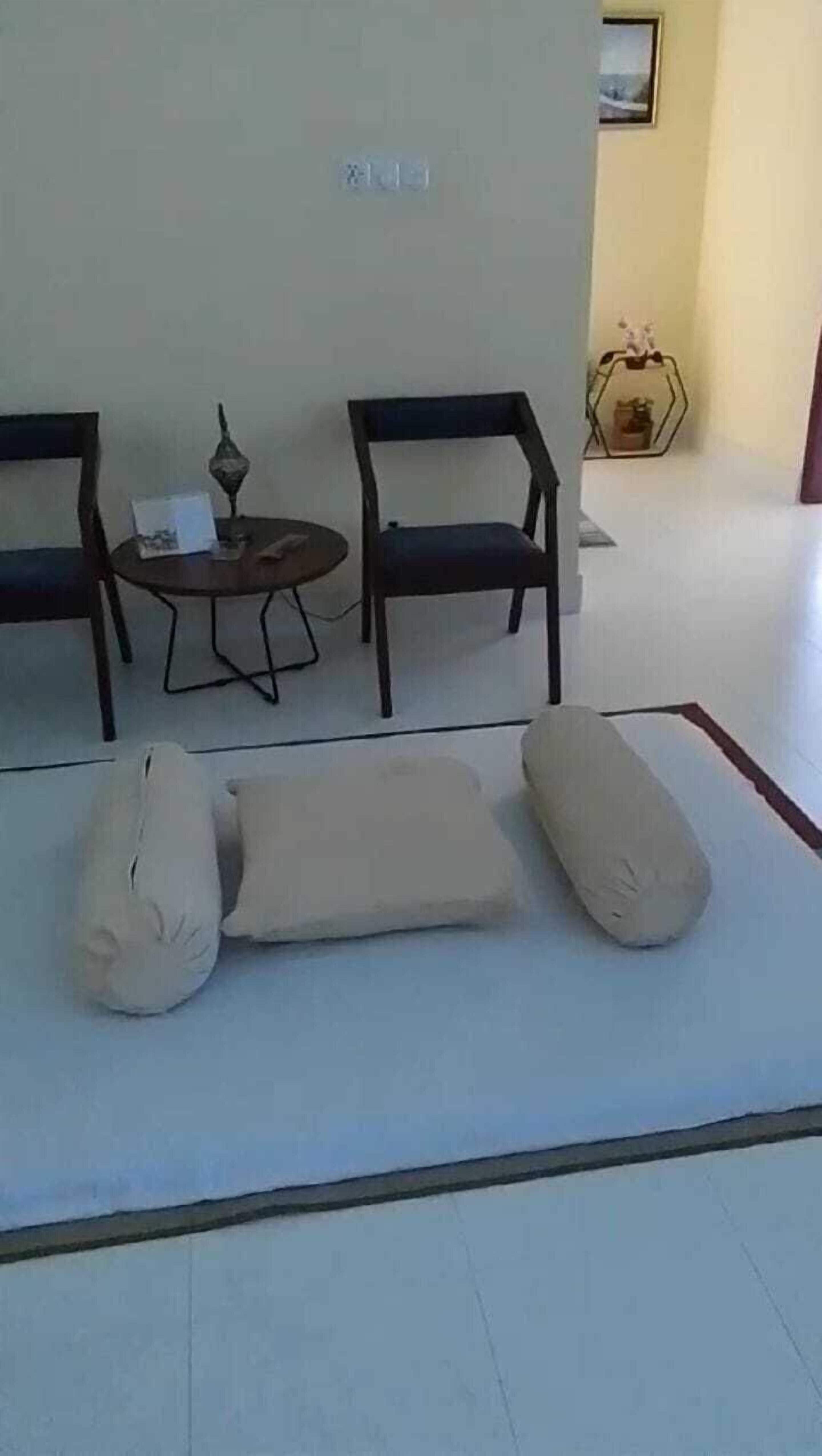 Family Apartment, Balcony, Garden View | Living area