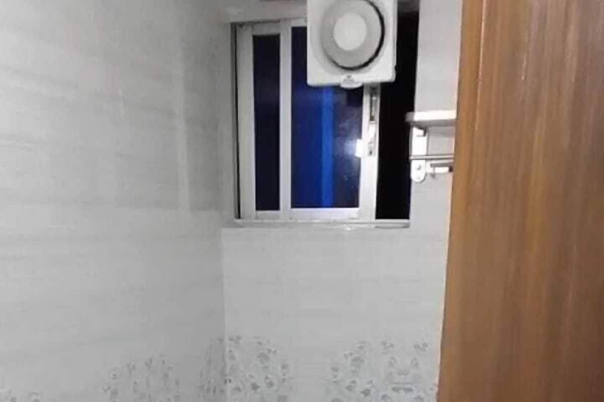 Dusch, handdukar, tvål och schampo