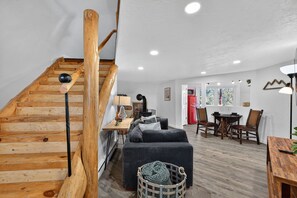 TV, fireplace, offices - Serene Dome House with Beautiful Mountain Views! (Cripple Creek)