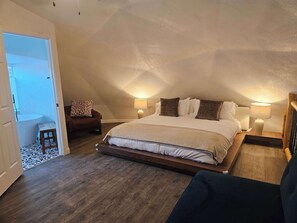 Iron/ironing board, WiFi, bed sheets - Scenic Dome Retreat: Luxury Bath & Mountain Views (Cripple Creek)