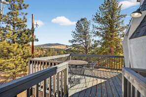 Outdoor dining - Serene Dome House with Beautiful Mountain Views! (Cripple Creek)