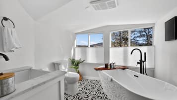 Douche, sĂšche-cheveux, serviettes fournies