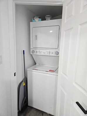 Interior - Scenic Dome Retreat: Luxury Bath & Mountain Views (Cripple Creek)