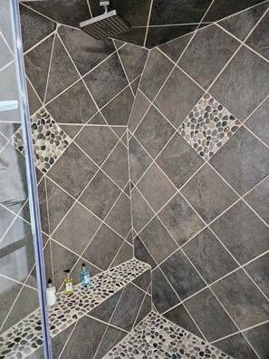 Shower, hair dryer, towels - Scenic Dome Retreat: Luxury Bath & Mountain Views (Cripple Creek)