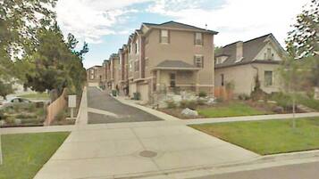 Deluxe Townhome, 2 Bedrooms, Patio | Property grounds