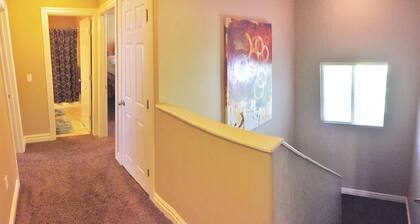 Spacious Townhome Near Downtown