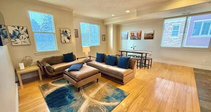 Spacious Townhome Near Downtown