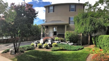 Deluxe Townhome, 2 Bedrooms, Patio | Exterior