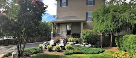 Townhouse Deluks, 2 kamar tidur, patio | Eksterior