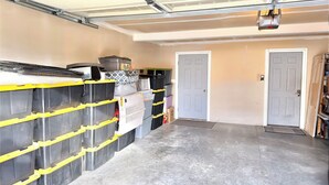Parking - Spacious Townhome Near Downtown (Salt Lake City)