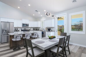 Fridge, microwave, oven, stovetop - Modern Wine Country Escape in the Verde Valley + Fire Pit + Sleeps 6+ (Cottonwood)
