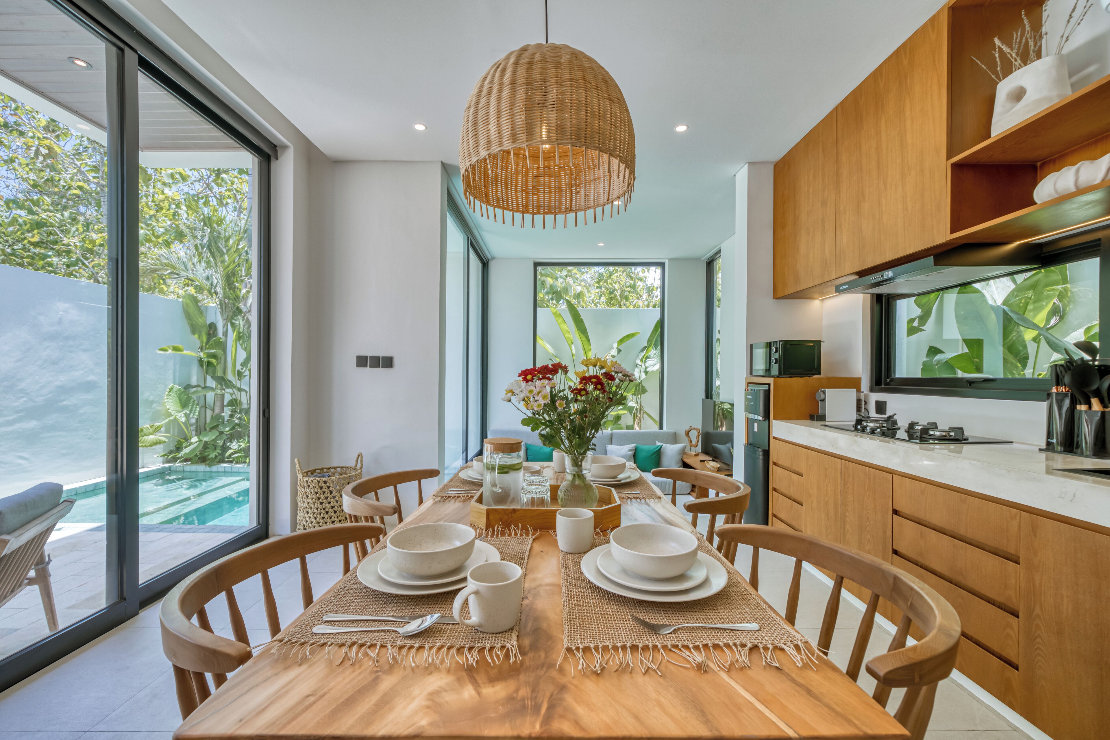 别墅, 阳台, 花园景观 | 用餐