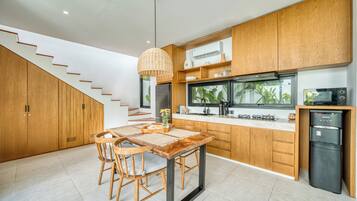 Vila, balkon, pemandangan kebun | Area keluarga | TV layar datar