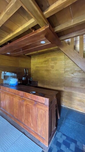 Cottage có thiết kế đặc trưng | Bếp nhỏ riêng